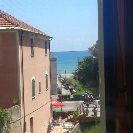House Of Fly With Sea View, Front The Beach ซาโวนา ภายนอก รูปภาพ